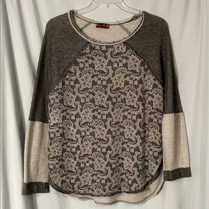 Elegant Lace Patterned Sweater in Gray and Cream